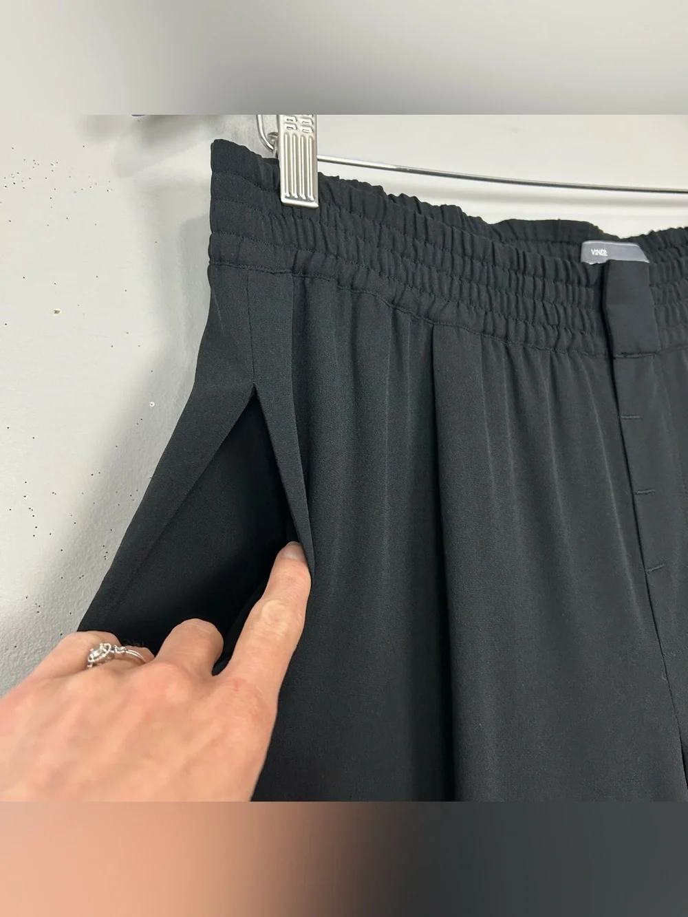 Vince 100% Silk Jogger Pants Women’s Size M Elastic Waist Lightweight Sheer - Picture 4 of 10